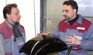 Karosseriebau Krüger Unfallinstandsetzung Autolackierung Besprechung