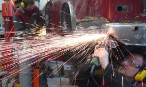 Karosseriebau Krüger Unfallinstandsetzung Schweissarbeiten Karosserie
